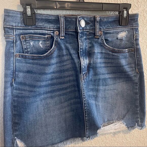 American Eagle Outfitters- Distressed Frayed Hem Mini Denim Skirt, Size 6 - Picture 2 of 10